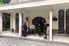 Batalyon A Brimob Kaltim Laksanakan Patroli, Monitoring Kegiatan Ibadah Minggu Di Gereja