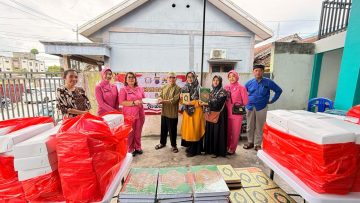 Tebar Kepedulian, Polwan Ditreskrimsus Polda Kaltim dan Bhayangkari Berbagi di Masjid Baitul Izza Balikpapan