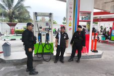 Jelang Ramadhan, Batalyon A Brimob Kaltim Patroli di SPBU Cek Ketersediaan BBM