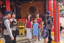 Brimob Polda Kaltim Kawal Khidmatnya Imlek 2026 di Samarinda, Ibadah Berlangsung Aman dan Kondusif