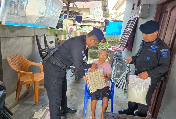 Wujud Kepedulian di Bulan Suci: Batalyon B Pelopor Brimob Kaltim Sambangi Lansia di Samarinda Seberang