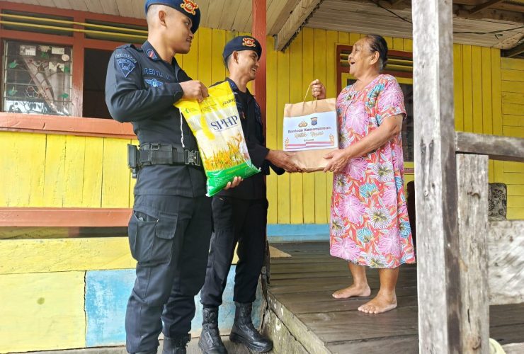 Ramadhan Penuh Berkah: Brimob Berau Salurkan Bantuan Kemanusiaan untuk Mbok Dai di Kelurahan Rinding