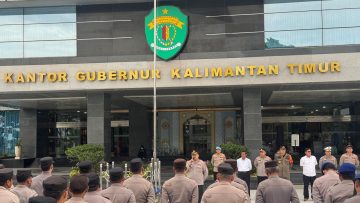 Kawal Aspirasi Masyarakat, Satu SSK Brimob Batalyon B Pelopor Amankan Aksi Unjuk Rasa di Kantor Gubernur Kaltim