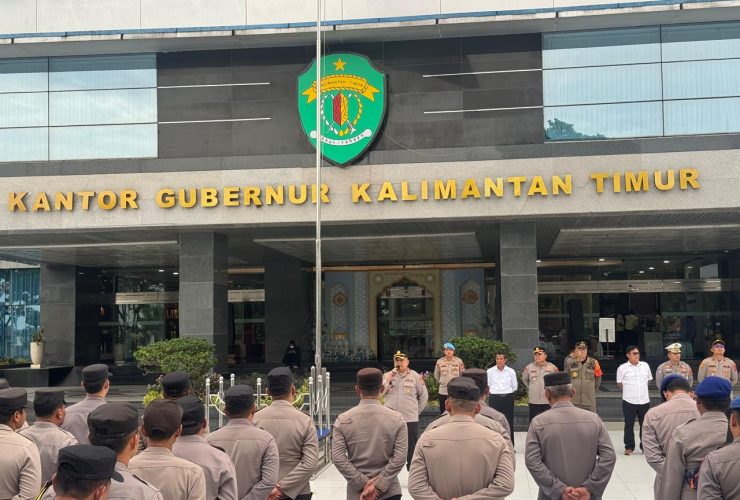 Kawal Aspirasi Masyarakat, Satu SSK Brimob Batalyon B Pelopor Amankan Aksi Unjuk Rasa di Kantor Gubernur Kaltim