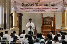 Pemkot Balikpapan Lanjutkan Safari Ramadan, Salurkan Bantuan Rp34 Juta ke Masjid Jami’ Al-Azhar