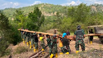 Prajurit Yonzipur 17/AD Bangun Jembatan Darurat Kala Ili, Putus Keterisolasian Lima Desa di Aceh Tengah