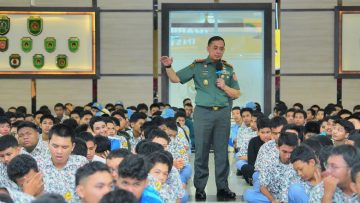 Pangdam VI/Mulawarman Tekankan Disiplin dan Semangat Belajar kepada 1.420 Siswa Kartika Balikpapan