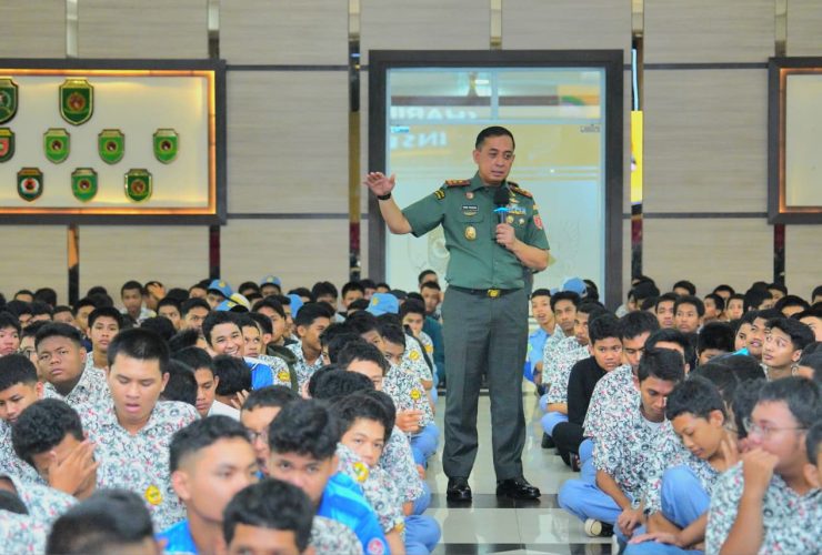 Pangdam VI/Mulawarman Tekankan Disiplin dan Semangat Belajar kepada 1.420 Siswa Kartika Balikpapan