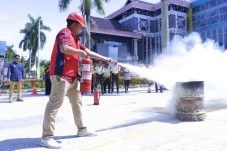 PLN UID Kaltimra Gelar Simulasi Kebakaran, Perkuat Kesiapsiagaan dan Budaya K3 di Lingkungan Kerja