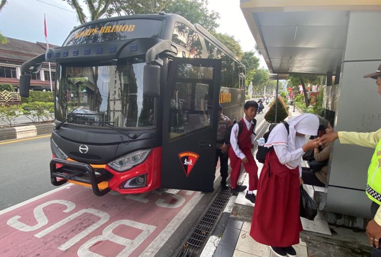 Bus Sekolah Gratis Brimob Jadi Kebanggaan Warga Kota Balikpapan