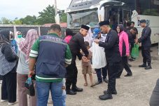 Brimob Berau Berbagi Keberkahan: Gelar Takjil dan Cek Kesehatan Gratis bagi Pemudik di Pool Damri Rinding