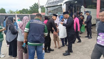 Brimob Berau Berbagi Keberkahan: Gelar Takjil dan Cek Kesehatan Gratis bagi Pemudik di Pool Damri Rinding