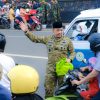 Menebar Berkah Ramadan, Pangdam VI/Mlw berikan tali asih untuk anak yatim dan bagikan Takjil pada pengguna jalan