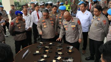 Wakapolda Kaltim Periksa Senjata Api Personel, Pastikan Penggunaan Sesuai Prosedur