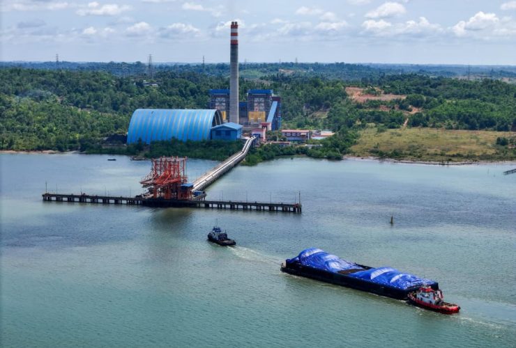 PLN EPI Kirim 6.700 Ton Biomassa Cangkang Sawit ke PLTU Teluk Balikpapan