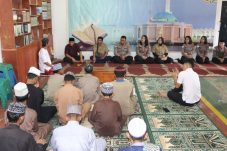 Satgas Ops Damai Cartenz Salurkan Bantuan Sosial, Hangatkan Hati Santri dan Anak Panti di Jayapura