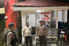 Jaga Kamtibmas Malam Hari, Brimob Batalyon C Pelopor Sambangi Warga di Wilayah Karang Joang