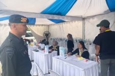 Optimalkan Ops Ketupat Mahakam, Detasemen Gegana Brimob Kaltim Kawal Arus Mudik di Pintu-Pintu Utama Balikpapan