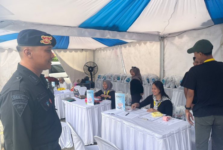 Optimalkan Ops Ketupat Mahakam, Detasemen Gegana Brimob Kaltim Kawal Arus Mudik di Pintu-Pintu Utama Balikpapan