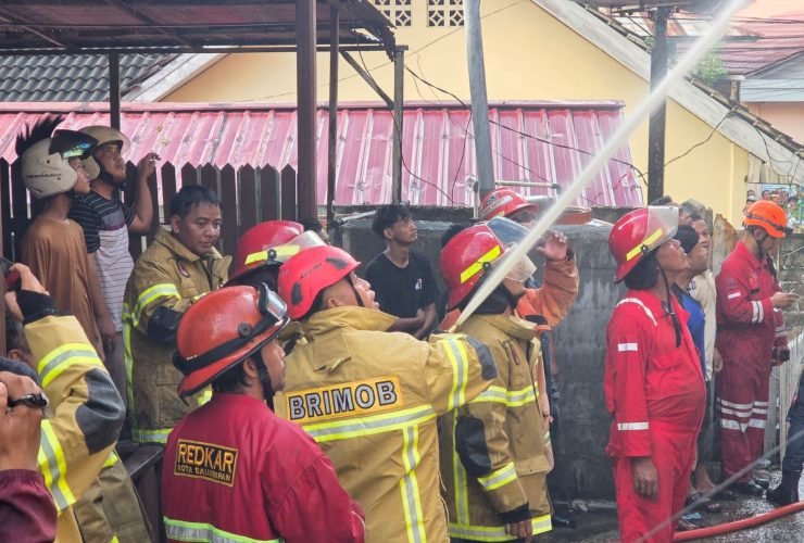 Kebakaran Hebat di Karang Jati Balikpapan, Brimob dan Tim Gabungan Bergerak Cepat