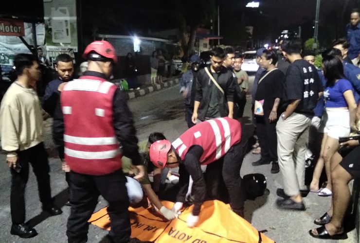 Kecelakaan Tunggal di Sudirman Balikpapan, Tim Brimob Sigap Evakuasi Korban