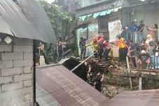 Api Berkobar di Balikpapan Barat, Polda Kaltim Sigap Lakukan Penanganan Cepat Bantu Padamkan Kebakaran