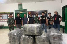 Satgas Pamtas RI–Malaysia Yonkav 13/SL Gagalkan Penyelundupan Karpet Asal Malaysia di Sebatik