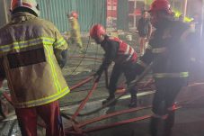 Kebakaran Hebat Landa Permukiman Padat di Karang Rejo, Tiga Rumah Ludes Terbakar