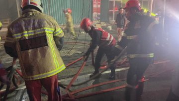 Kebakaran Hebat Landa Permukiman Padat di Karang Rejo, Tiga Rumah Ludes Terbakar