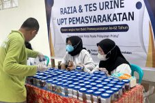 Lapas Kelas IIA Balikpapan Perkuat Komitmen Bersih Narkoba Lewat Tes Urine dan Razia Hunian