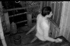 Viral !!! Pencurian Terekam CCTV di Sidoarjo, Mesin Sealer Gerai Minuman Digondol Pelaku