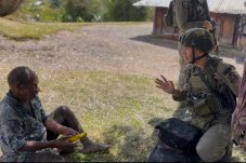 Satgas Damai Cartenz Gelar Patroli dan Pelayanan Kesehatan di Sinak