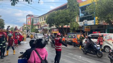Kebakaran Hanguskan 8 Ruang Kelas SMPN 2 Samarinda, Brimob Sigap Lakukan Penanganan