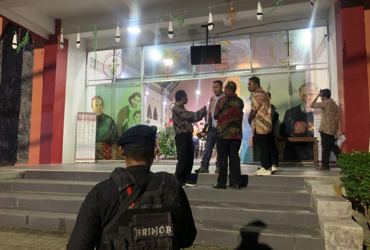 Brimob Kaltim Perketat Pengamanan Sabtu Sunyi, Ribuan Jemaat Gereja KM 15 Dijaga Ketat