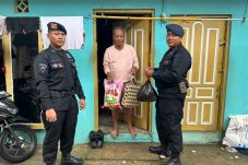 Jumat Berkah Brimob Kaltim, Bantuan Sembako Ringankan Warga Karang Joang