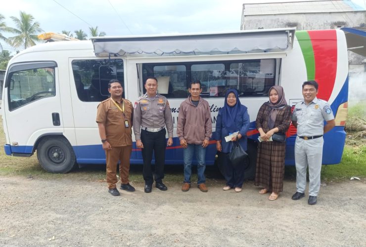 Sosialisasi Perda Pajak di Lamaru, Warga Dimudahkan Bayar Pajak Lewat Samsat Keliling