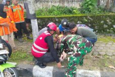 Respon Cepat, Batalyon A Brimob Kaltim Bantu Korban Laka Tunggal di Gn. Bakaran Balikpapan