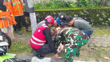 Respon Cepat, Batalyon A Brimob Kaltim Bantu Korban Laka Tunggal di Gn. Bakaran Balikpapan