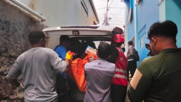 Penemuan Mayat Pria di Kel. Mekar Sari Balikpapan, Brimob Evakuasi Jenazah