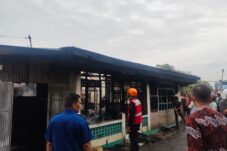 Brimob Berau Bantu Padamkan Kebakaran Rumah di Karang Ambon