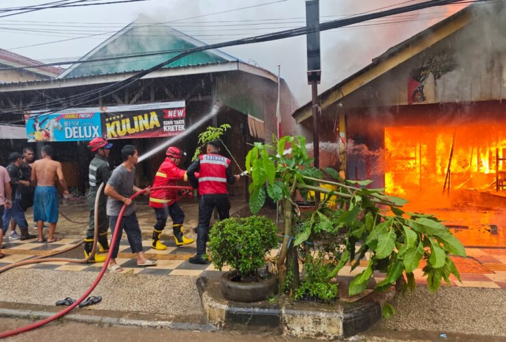 Sigap Merespons Bencana, Personel Kompi 3 Batalyon C Pelopor Amankan TKP Kebakaran di Berau