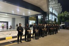 Kawal Ketat BRI Superliga, Personel Gabungan Satbrimob Polda Kaltim Amankan Laga Borneo FC di GOR Segiri