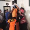 Tim Respons Bencana Brimob Polda Kaltim Bantu Evakuasi Korban Gantung Diri di Balikpapan