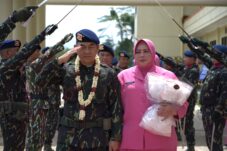 Pisah Sambut Komandan Pasukan Brimob II, Brigjen Arif Budiman Serahkan Pataka Kepada Kombes Heru Novianto