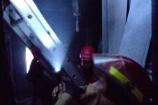 Brimob Polda Kaltim Sigap Bantu Padamkan Kebakaran Rumah di Balikpapan Selatan