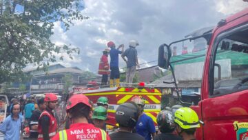 Batalyon A Brimob Kaltim Bergerak Cepat Bantu Padamkan Kebakaran di Kel. Muara Rapak Balikpapan
