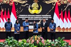 Purna Tugas, Pemkot Balikpapan Lepas 14 ASN dengan Penghargaan dan Santunan