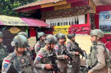 Satgas Damai Cartenz Hadir di Tengah Warga Muara Puncak Jaya Lewat Patroli Jalan Kaki