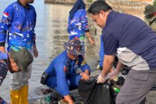 Dit Polairud Polda Kaltim Gelar Aksi Bersih Pantai di Segara Balikpapan Bersama Astra Motor, Jurnalis dan Gen