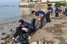 Astra Motor Kaltim 1 Gandeng Ditpolairud dan Gen Z Gelar Aksi Bersih Pantai di Balikpapan